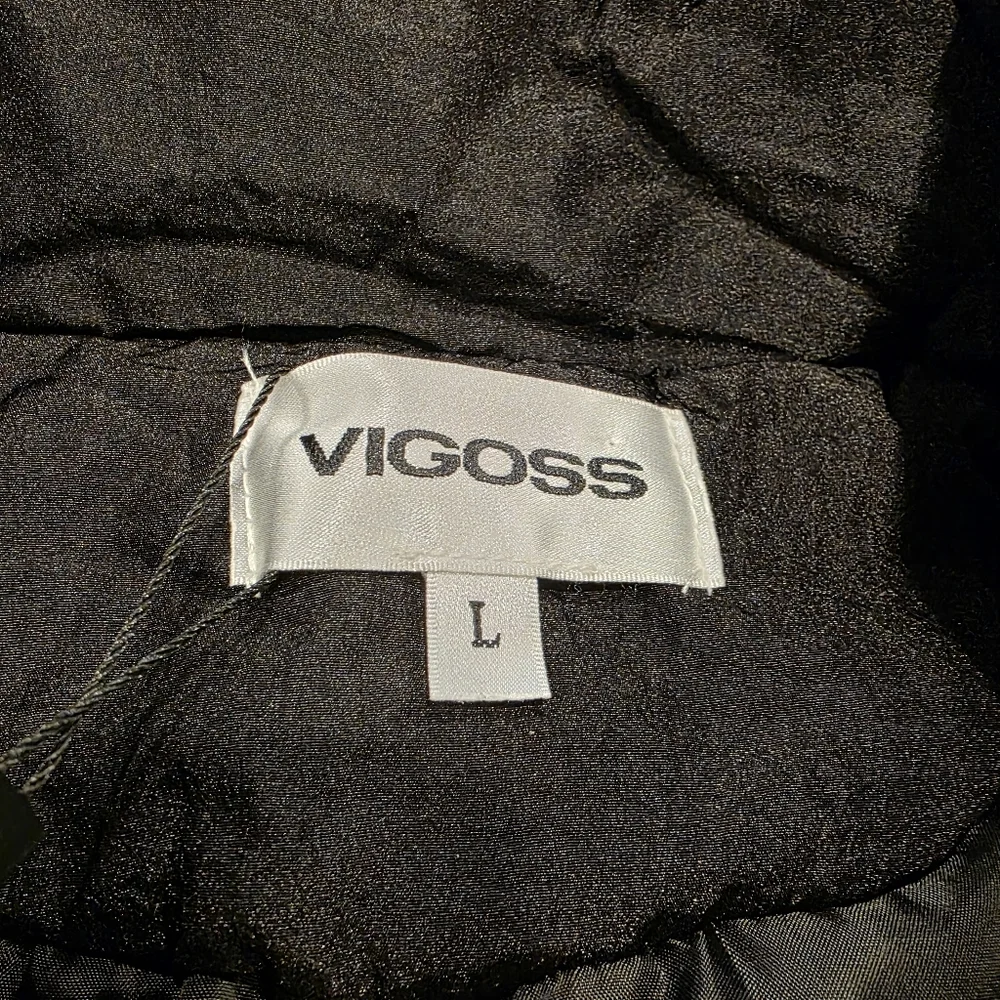 Vigoss Cropped Puffer Hooded Jacket Black Size Large NWT!